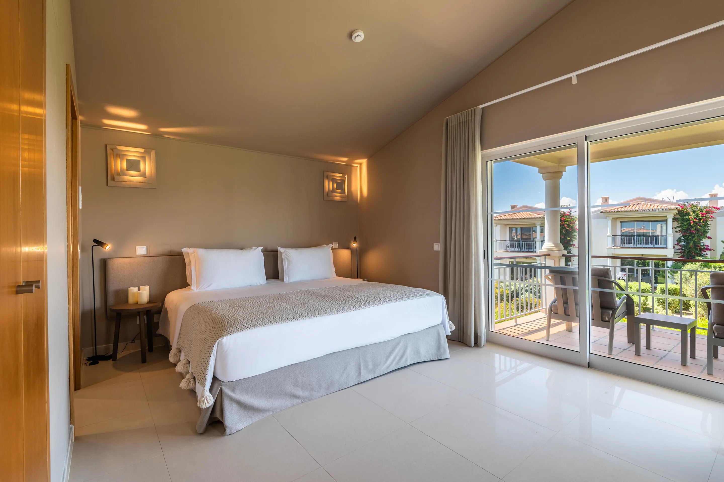 Vale da Lapa resort villa interior, tennis camp accommodation Algarve